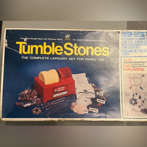 This set is original from 1975! It appears never used and in great working order - Picture 2 of 8